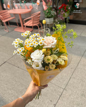 Load image into Gallery viewer, Grab & Go Bouquet
