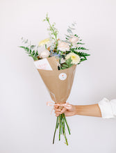 Load image into Gallery viewer, Grab & Go Bouquet