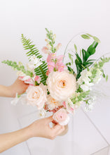 Load image into Gallery viewer, BBS Peachy Glass Vase Arrangement