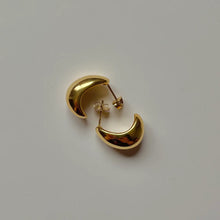 Load image into Gallery viewer, Anaya Earrings (Gold)
