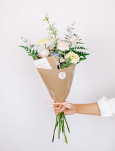 Load image into Gallery viewer, Grab &amp; Go Bouquet
